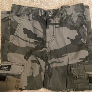 Wrangler camo cargos
